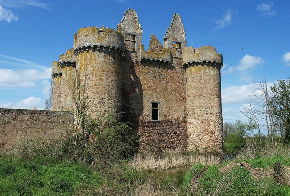 Abandoned Château Fort de l’Ebaupinay in France 