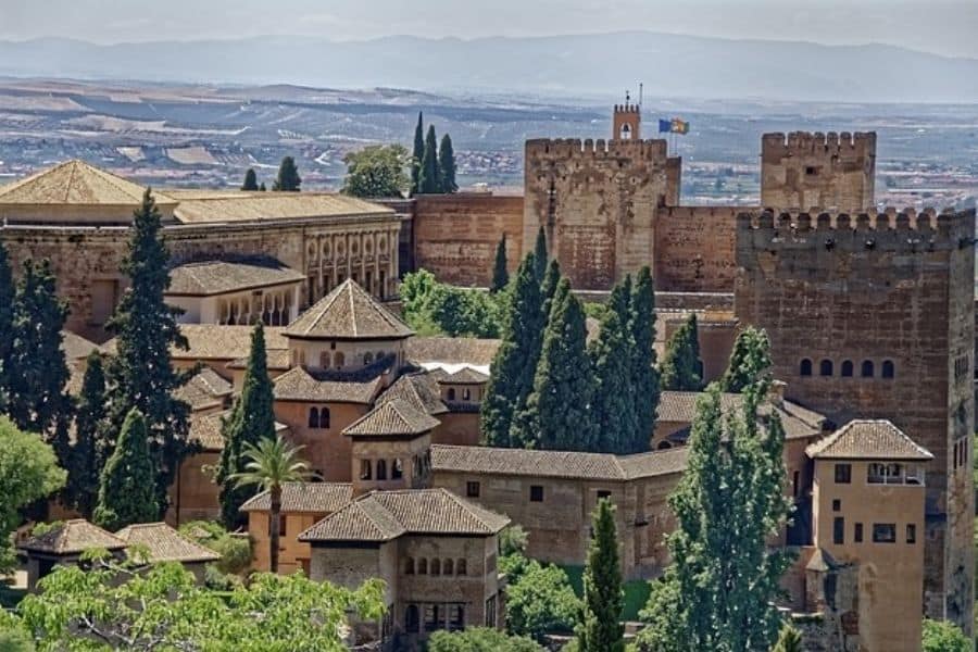 The Alhambra 's history and travel information by castletourist.com