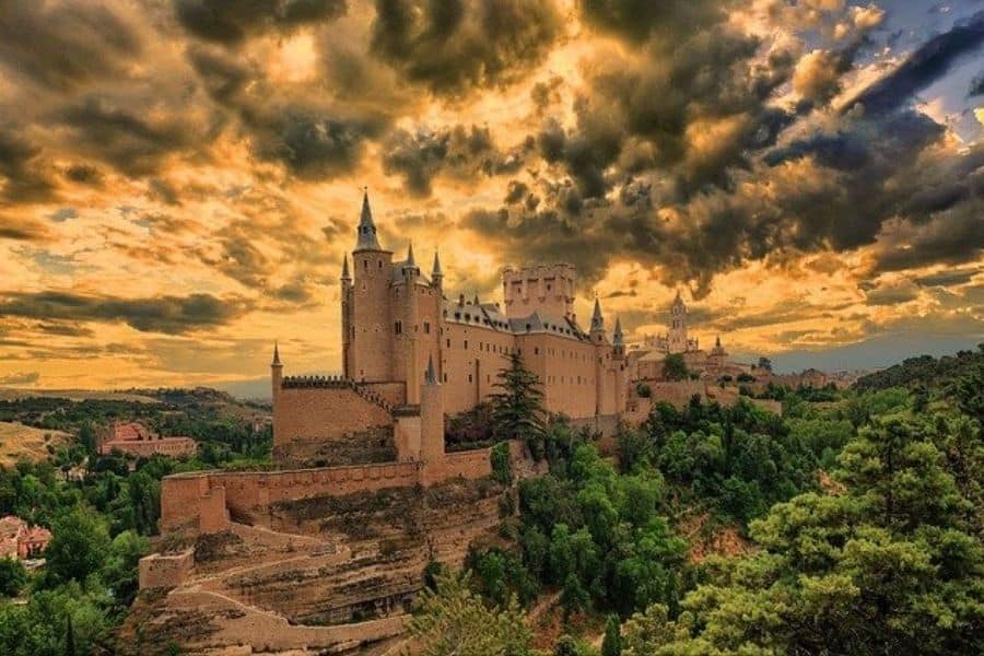 Alcázar de Segovia's history and travel information by castletourist.com