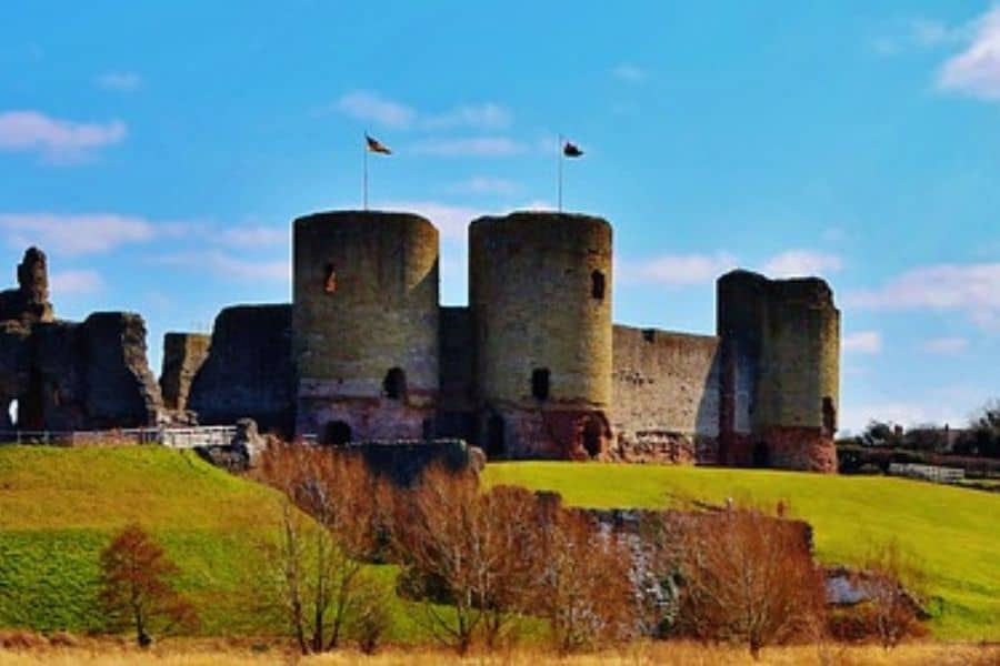 Rhuddlan Castle's history and travel information by castletourist.com