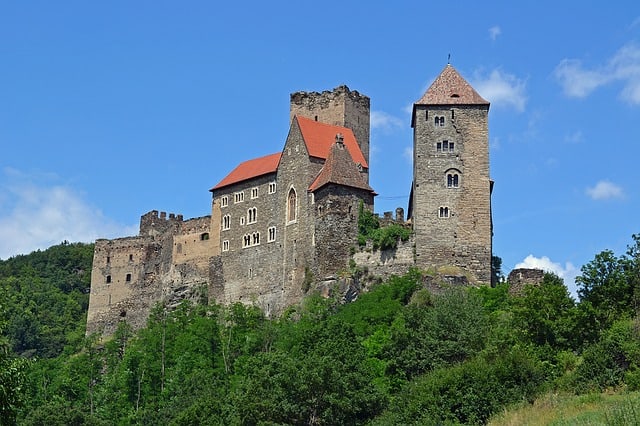 Hardegg Castle's history and travel information by castletourist.com