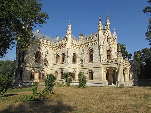 Sturdza Castle's history and travel information by castletourist.com